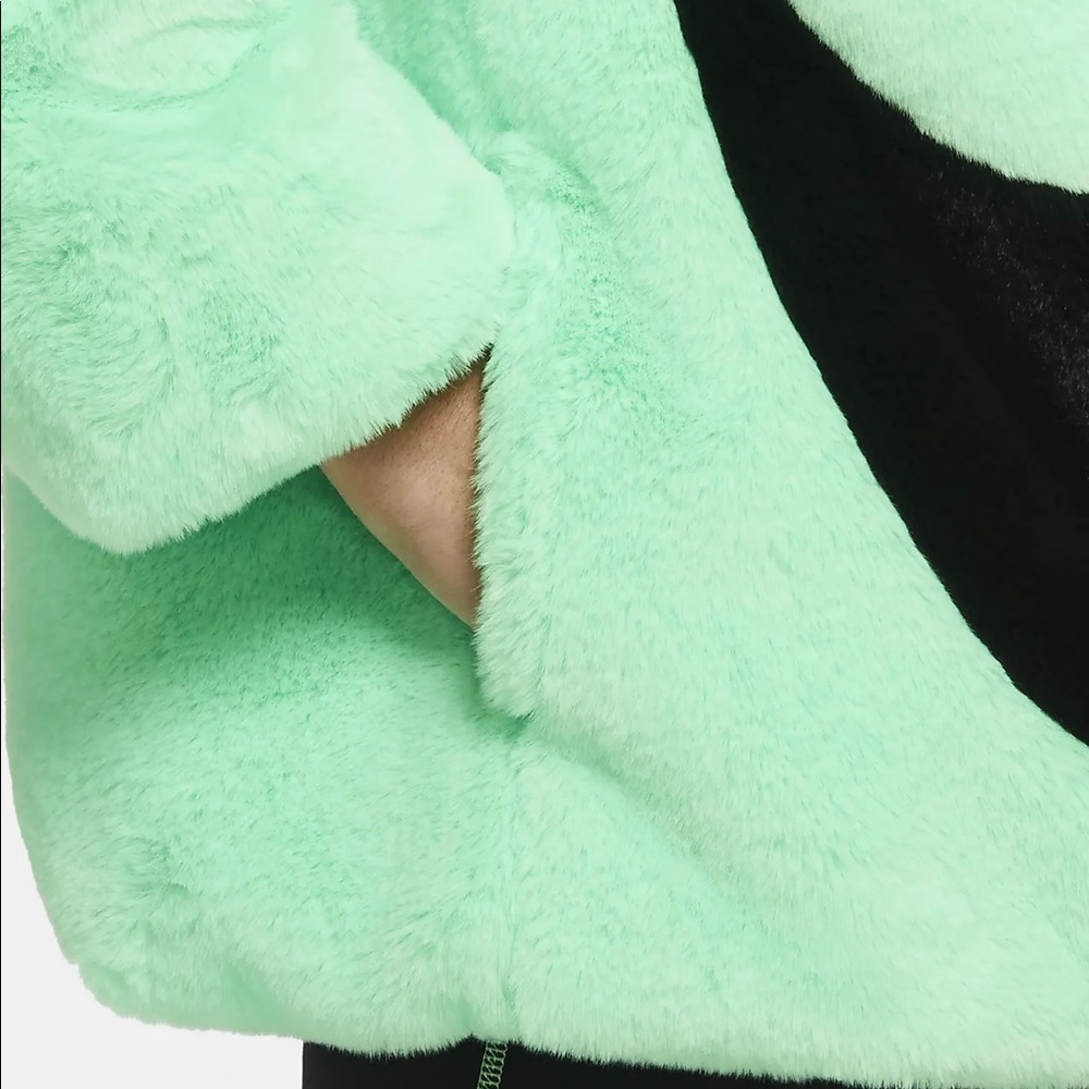 Nike faux fur jacket - Picture 4 of 7